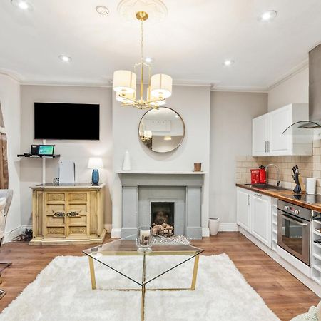 Stunning 2Bed 2Bath Apt In Earls Court Sleeps Six London Exteriör bild