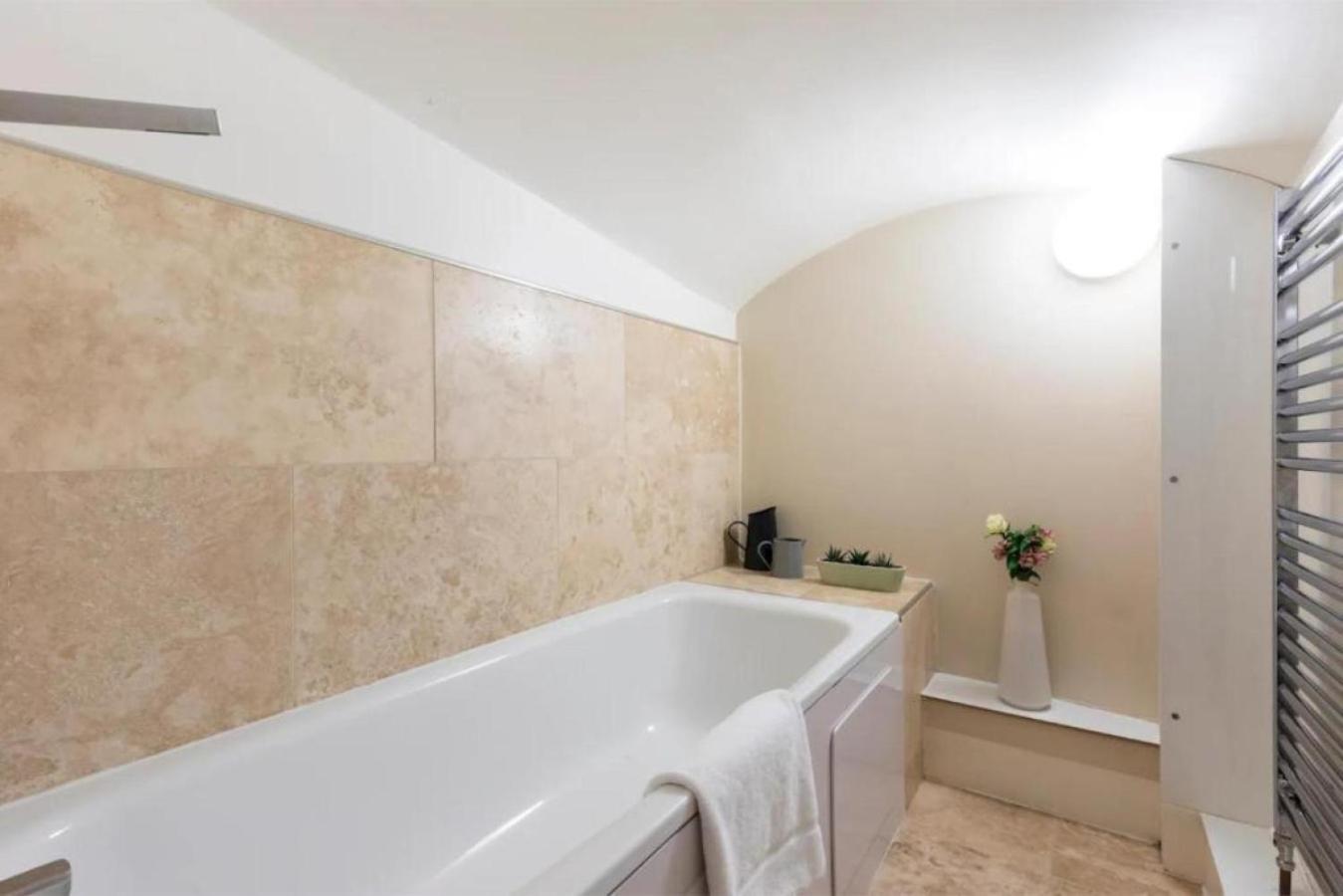 Stunning 2Bed 2Bath Apt In Earls Court Sleeps Six London Exteriör bild