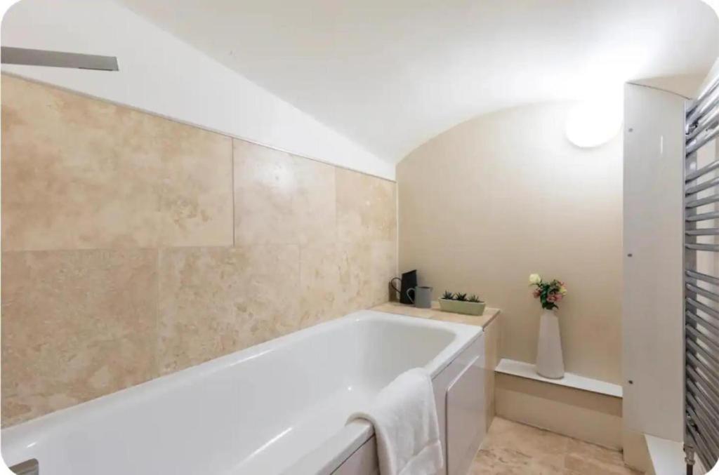Stunning 2Bed 2Bath Apt In Earls Court Sleeps Six London Exteriör bild